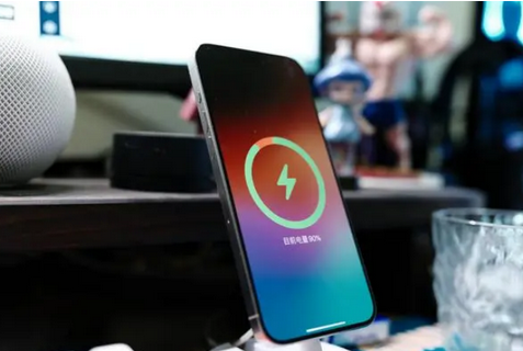 和乐镇苹果15换屏服务分享用什么充电器给iPhone15充电更好 